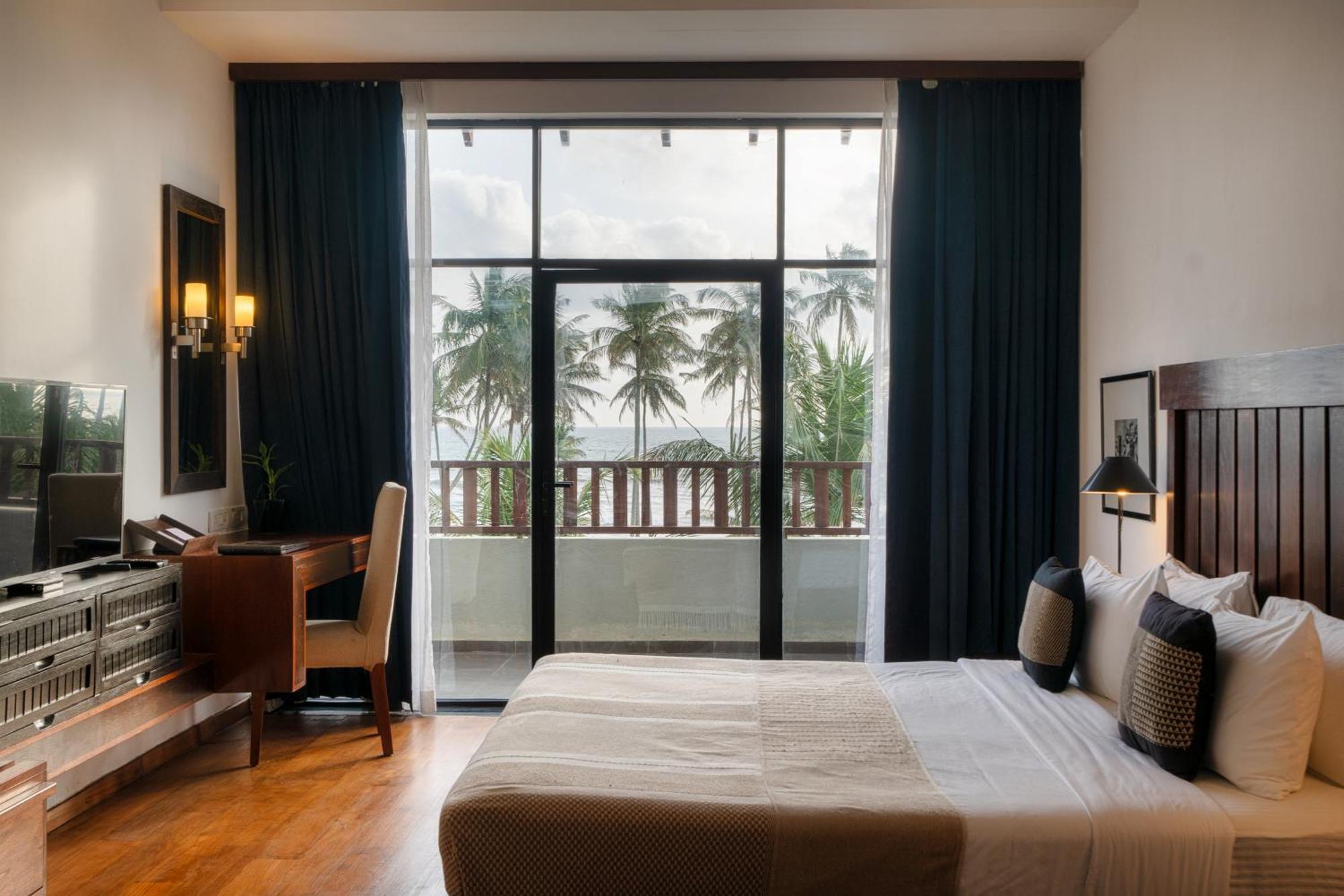 The Blue Water - Geoffrey Bawa Heritage - City Resort Hotel Ваддува Экстерьер фото