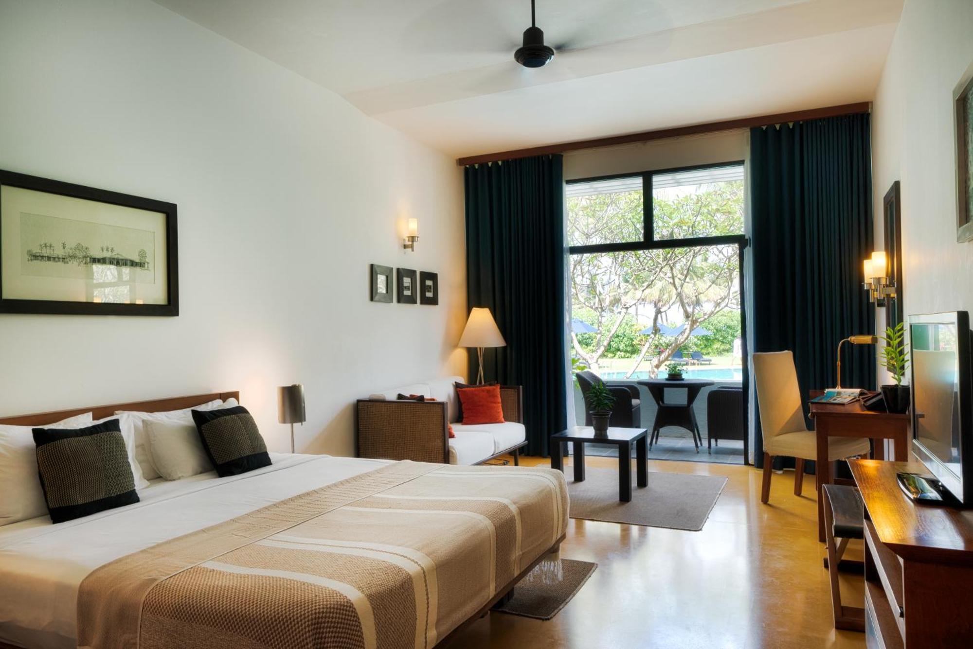 The Blue Water - Geoffrey Bawa Heritage - City Resort Hotel Ваддува Экстерьер фото